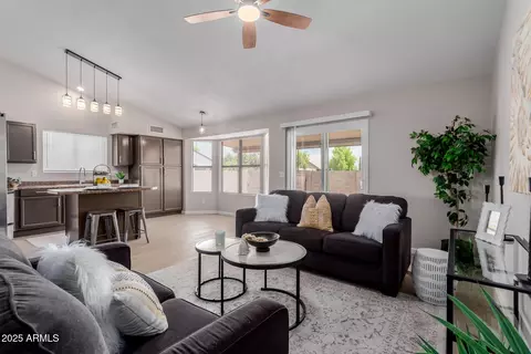 1043 S Buchanan St, Gilbert, AZ 85233 photo 4