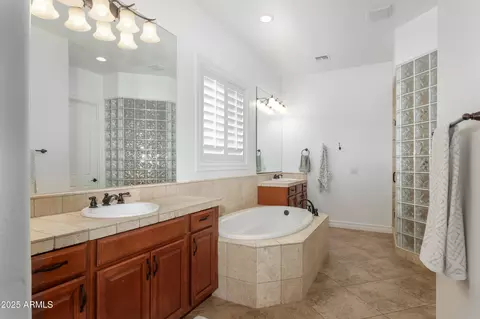 Bath - 2825 E Harwell Rd, Phoenix, AZ 85042 photo 1 of 1