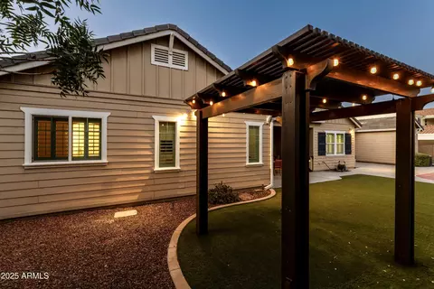Exterior - 2825 E Harwell Rd, Phoenix, AZ 85042 photo 6 of 7