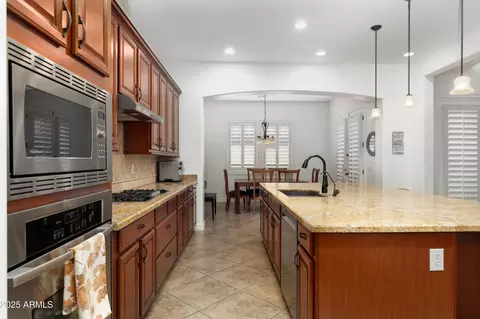Kitchen - 2825 E Harwell Rd, Phoenix, AZ 85042 photo 2 of 2