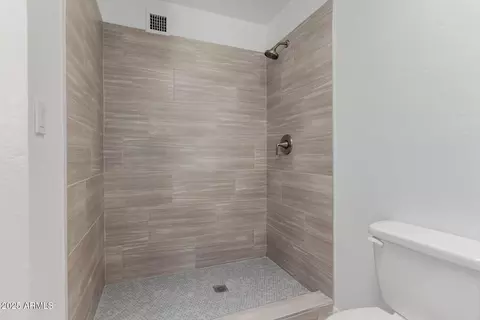 Bath - 1018 S 4th Ave, Phoenix, AZ 85003 photo 6 of 6