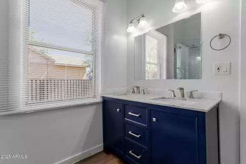 Bath - 1018 S 4th Ave, Phoenix, AZ 85003 photo 1 of 6