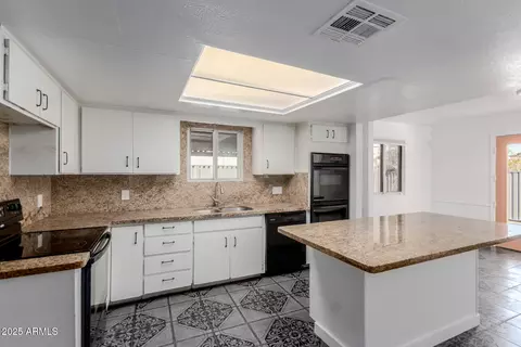 Kitchen - 1018 S 4th Ave, Phoenix, AZ 85003 photo 5 of 5