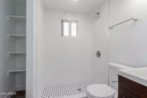 Bath - 1018 S 4th Ave, Phoenix, AZ 85003 photo 3 of 6