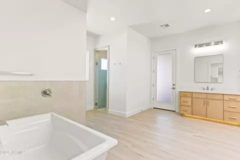 Bath - 1816 E Fortune Dr, New River, AZ 85087 photo 4 of 9
