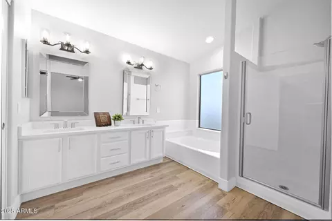 Bath - 1875 E Aspen Way, Gilbert, AZ 85234 photo 2 of 4