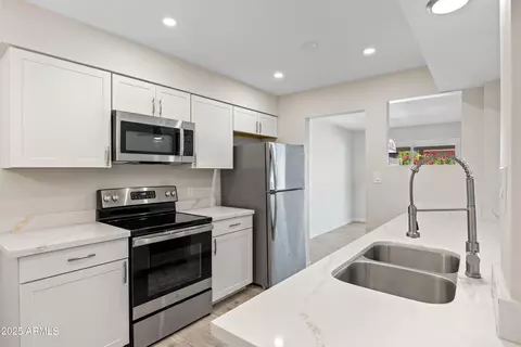 Kitchen - 2518 E Osborn Rd, Phoenix, AZ 85016 photo 3 of 3