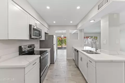Kitchen - 2518 E Osborn Rd, Phoenix, AZ 85016 photo 1 of 3