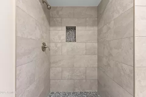 Bath - 2518 E Osborn Rd, Phoenix, AZ 85016 photo 2 of 4