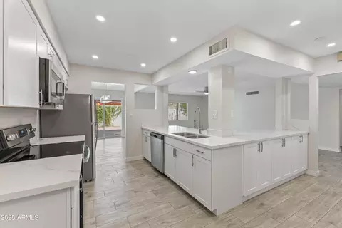 Kitchen - 2518 E Osborn Rd, Phoenix, AZ 85016 photo 2 of 3
