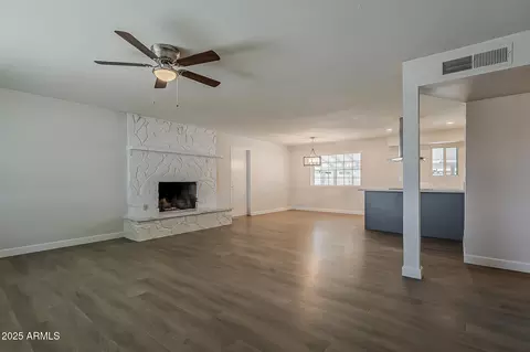 Living - 237 W Winston Dr, Phoenix, AZ 85041 photo 2 of 5