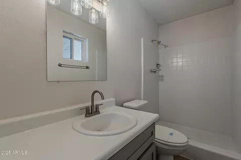 Bath - 237 W Winston Dr, Phoenix, AZ 85041 photo 1 of 2