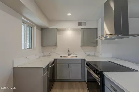 Kitchen - 237 W Winston Dr, Phoenix, AZ 85041 photo 2 of 3