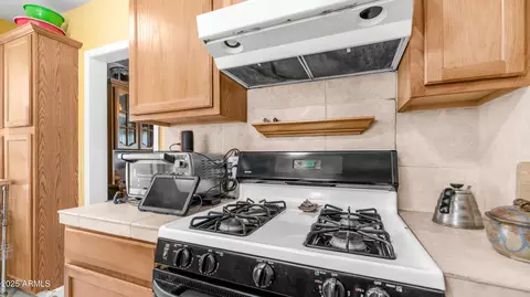 Kitchen - 3973 N 14th Pl, Phoenix, AZ 85014 photo 2 of 3