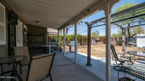 Exterior - 3973 N 14th Pl, Phoenix, AZ 85014 photo 5 of 7