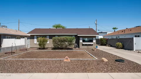 Exterior - 3973 N 14th Pl, Phoenix, AZ 85014 photo 4 of 7