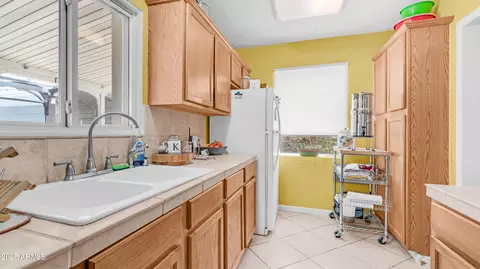 Kitchen - 3973 N 14th Pl, Phoenix, AZ 85014 photo 1 of 3