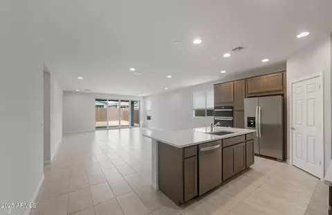 1462 W Treasure Trl, Apache Junction, AZ 85120 photo 4