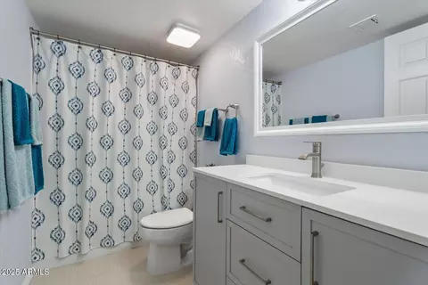 Bath - 1720 E Thunderbird Rd #2090, Phoenix, AZ 85022 photo 1 of 2
