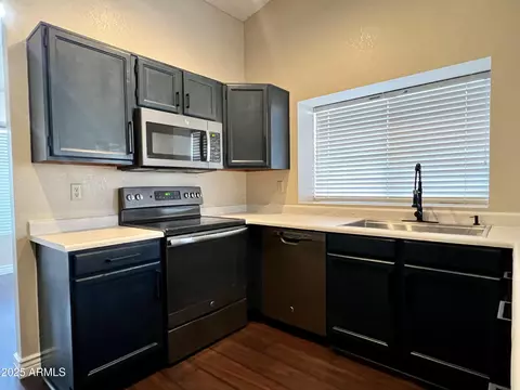 Kitchen - 13643 S 36th Way, Phoenix, AZ 85044 photo 3 of 5