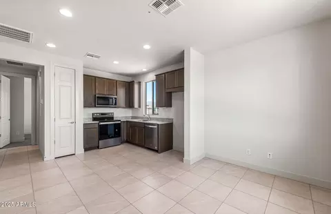 1372 W Treasure Trl, Apache Junction, AZ 85120 photo 4