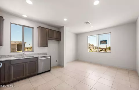 1372 W Treasure Trl, Apache Junction, AZ 85120 photo 3