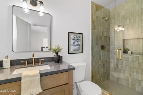 Bath - 5331 E Virginia Ave, Phoenix, AZ 85008 photo 3 of 3