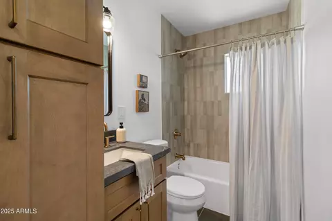 Bath - 5331 E Virginia Ave, Phoenix, AZ 85008 photo 1 of 3