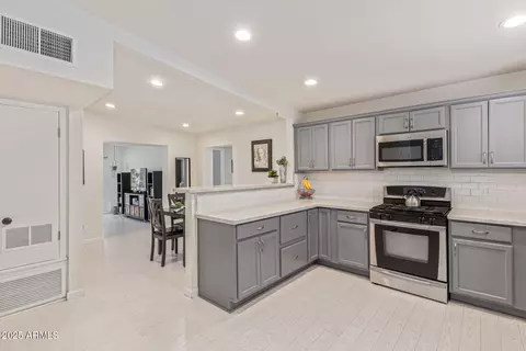 3802 E Shaw Butte Dr, Phoenix, AZ 85028