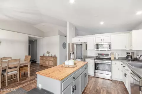 Kitchen - 2882 E Morgan Dr, Gilbert, AZ 85295 photo 2 of 3