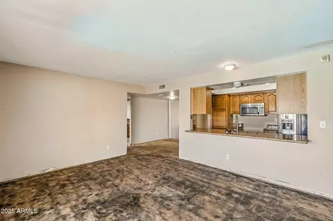 Living - 3448 W Dailey St, Phoenix, AZ 85053 photo 5 of 6
