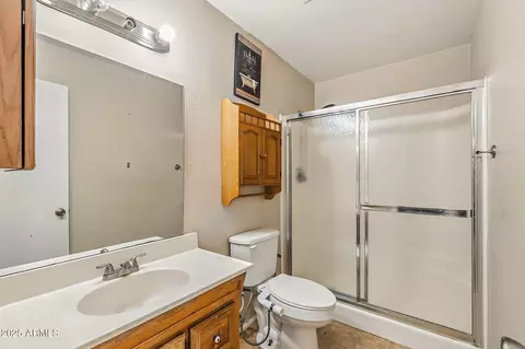 Bath - 3448 W Dailey St, Phoenix, AZ 85053 photo 1 of 2