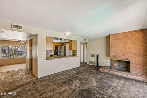 Living - 3448 W Dailey St, Phoenix, AZ 85053 photo 4 of 6