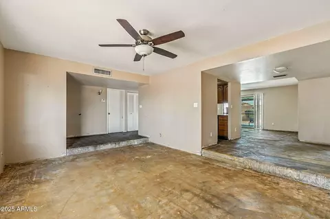 Living - 3448 W Dailey St, Phoenix, AZ 85053 photo 3 of 6