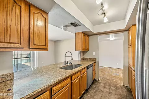 Kitchen - 3448 W Dailey St, Phoenix, AZ 85053 photo 3 of 4