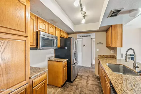 Kitchen - 3448 W Dailey St, Phoenix, AZ 85053 photo 2 of 4