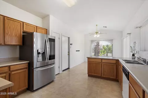 9040 W Deanna Dr, Peoria, AZ 85382