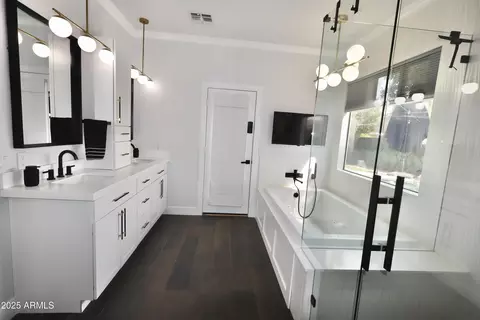 Bath - 981 E Stottler Ct, Gilbert, AZ 85296 photo 2 of 5