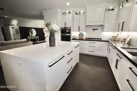 Kitchen - 981 E Stottler Ct, Gilbert, AZ 85296 photo 3 of 6