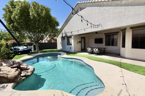 Exterior - 981 E Stottler Ct, Gilbert, AZ 85296 photo 3 of 7