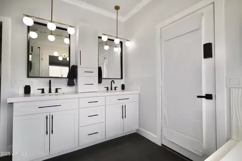 Bath - 981 E Stottler Ct, Gilbert, AZ 85296 photo 1 of 5