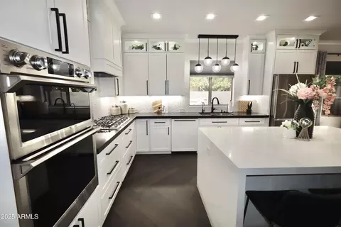 Kitchen - 981 E Stottler Ct, Gilbert, AZ 85296 photo 4 of 6