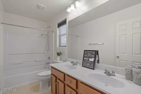 Bath - 516 N Ranger Trl, Gilbert, AZ 85234 photo 3 of 3
