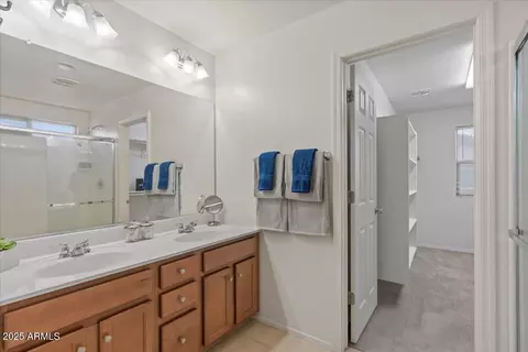 Bath - 516 N Ranger Trl, Gilbert, AZ 85234 photo 2 of 3