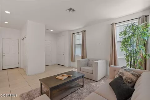 Entry Way - 516 N Ranger Trl, Gilbert, AZ 85234 photo 1 of 4
