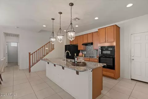Kitchen - 516 N Ranger Trl, Gilbert, AZ 85234 photo 2 of 4