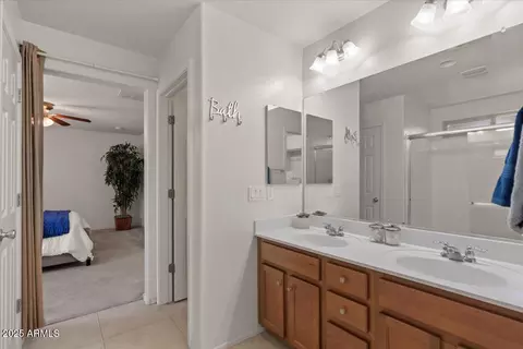 Entry Way - 516 N Ranger Trl, Gilbert, AZ 85234 photo 3 of 4