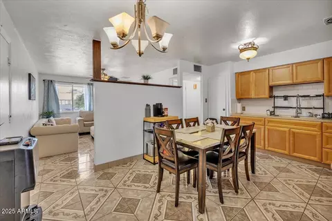 6516 W Cheery Lynn Rd, Phoenix, AZ 85033