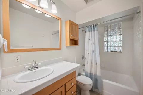 Bath - 3501 N 34th Pl, Phoenix, AZ 85018 photo 1 of 2