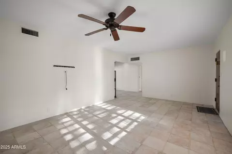 Living - 3501 N 34th Pl, Phoenix, AZ 85018 photo 1 of 2